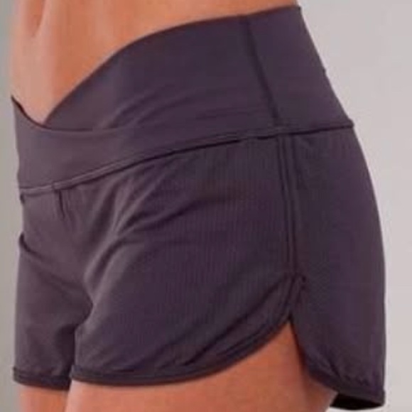 LULULEMON mesh up shorts no size tag SIZE 4 - Picture 2 of 6